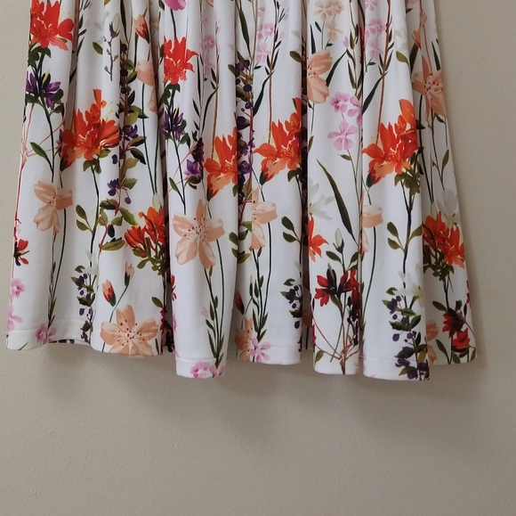 Floral Print Skirt - Picture 4 of 6